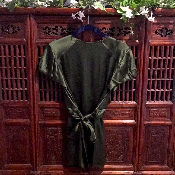 🍁 5/$40. BCBGMaxAzria Silk Emerald Green Blouse - Picture 2 of 8